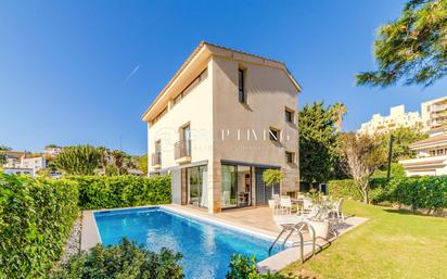 Vista exterior de Casa o xalet en venda en Sitges amb Aire condicionat, Calefacció i Jardí privat