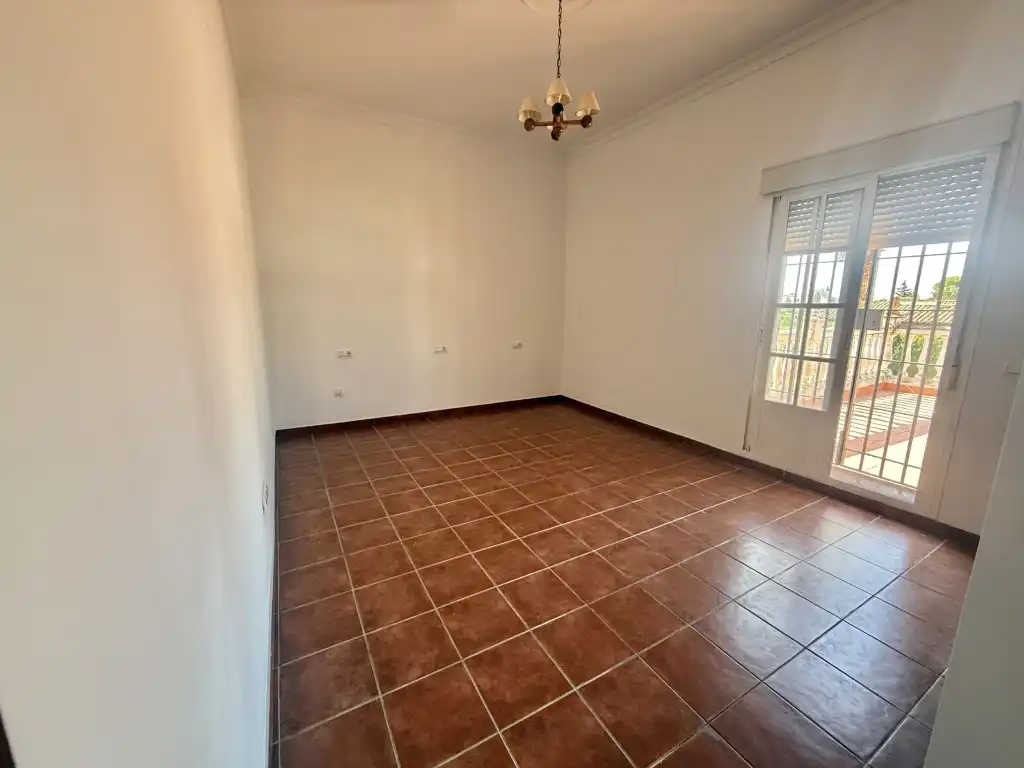 Habitación de Casa o chalet en venta en Mairena del Alcor con Amueblado y Balcón