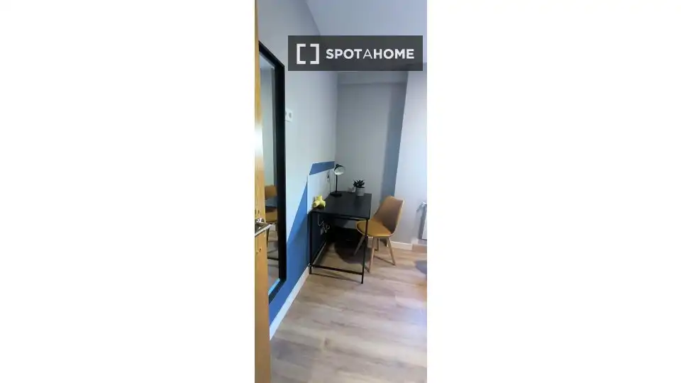 Habitación de Piso para compartir en Segovia con Aire acondicionado, Calefacción y Amueblado