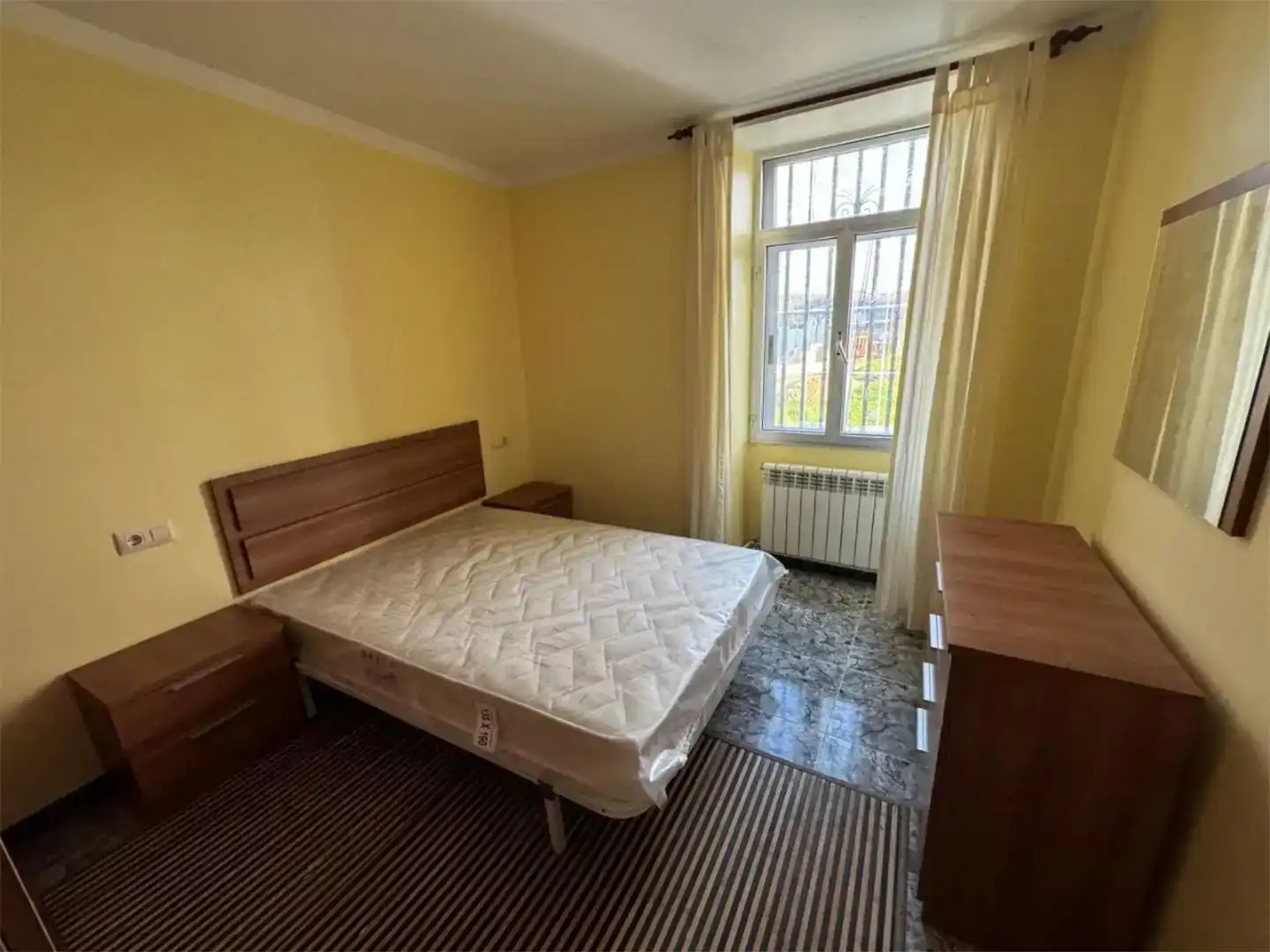 Schlafzimmer von Wohnung zum Verkauf in Negreira mit Privatgarten und Möbliert