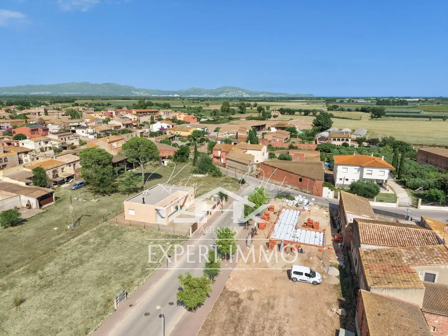 Houses for sale in Vilamacolum  with Air Conditioner, Heating and Private garden