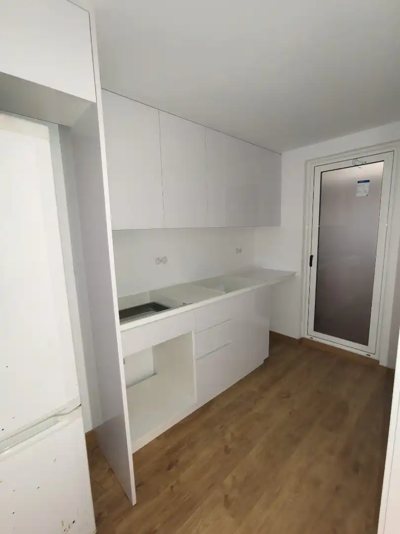 Cocina de Piso en venta en Sant Boi de Llobregat con Parquet, Horno y Balcón