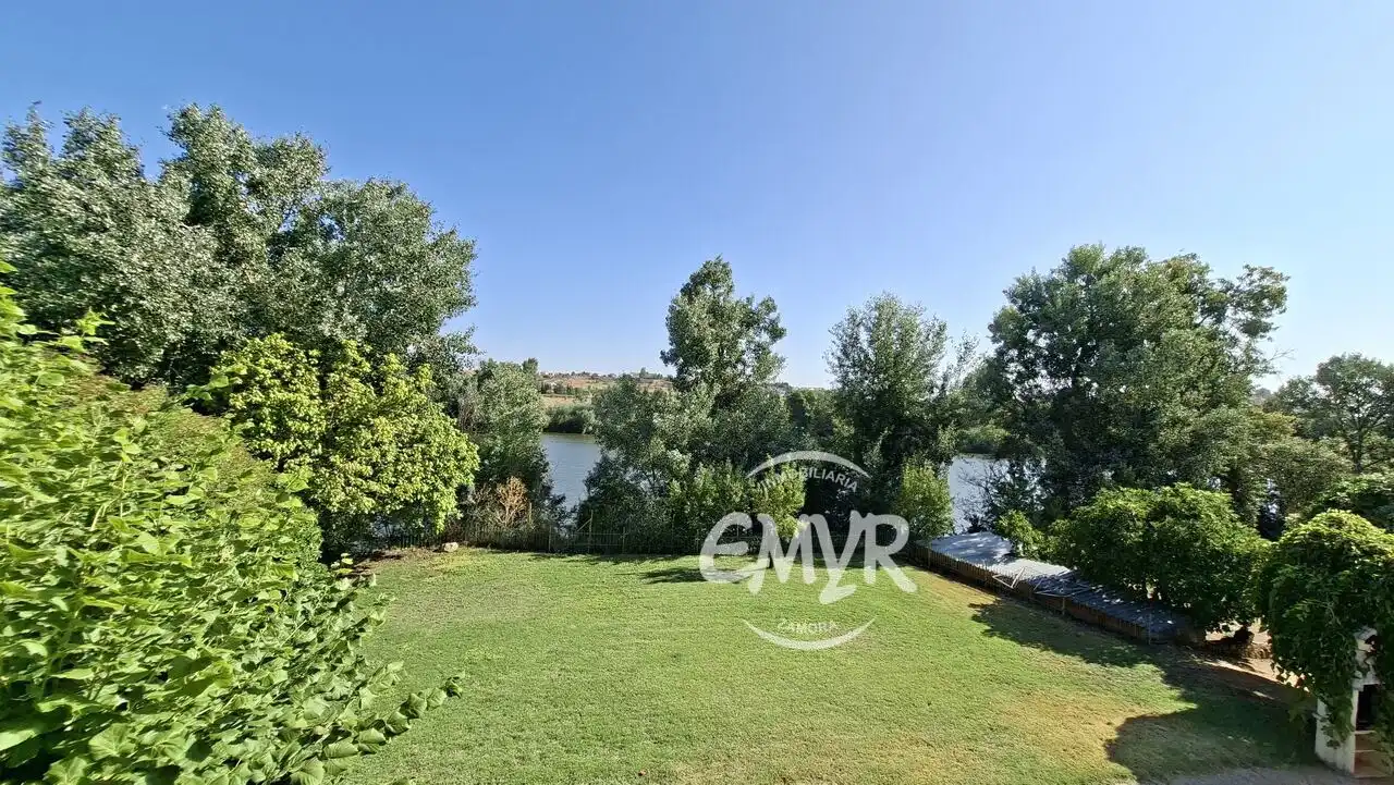 Casa o xalet en venda en Zamora Capital  amb Calefacció, Jardí privat i Parquet