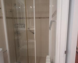 Bathroom of Flat to rent in  Lleida Capital  with Microwave, Balcony and Pets allowed