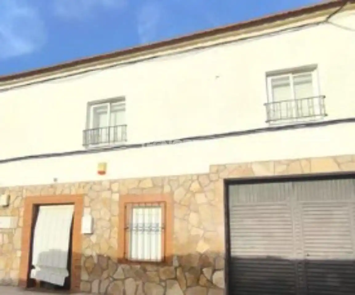 Casa adosada en venda a Lillo
