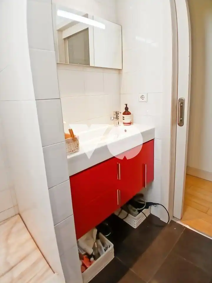 Badezimmer von Wohnungen zum Verkauf in Madrid mit Heizung und Möbliert