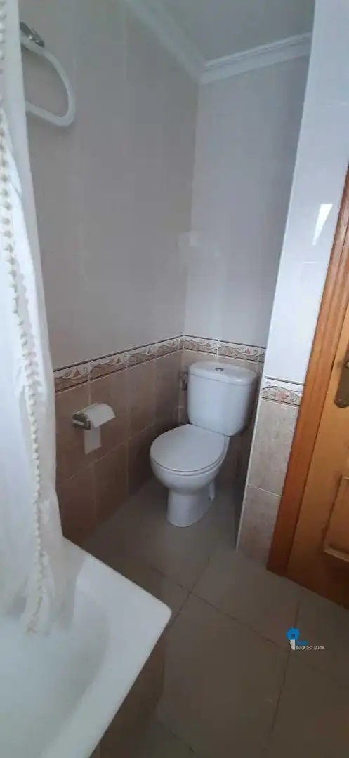 Bany de Pis de lloguer en Laredo amb Terrassa i Moblat