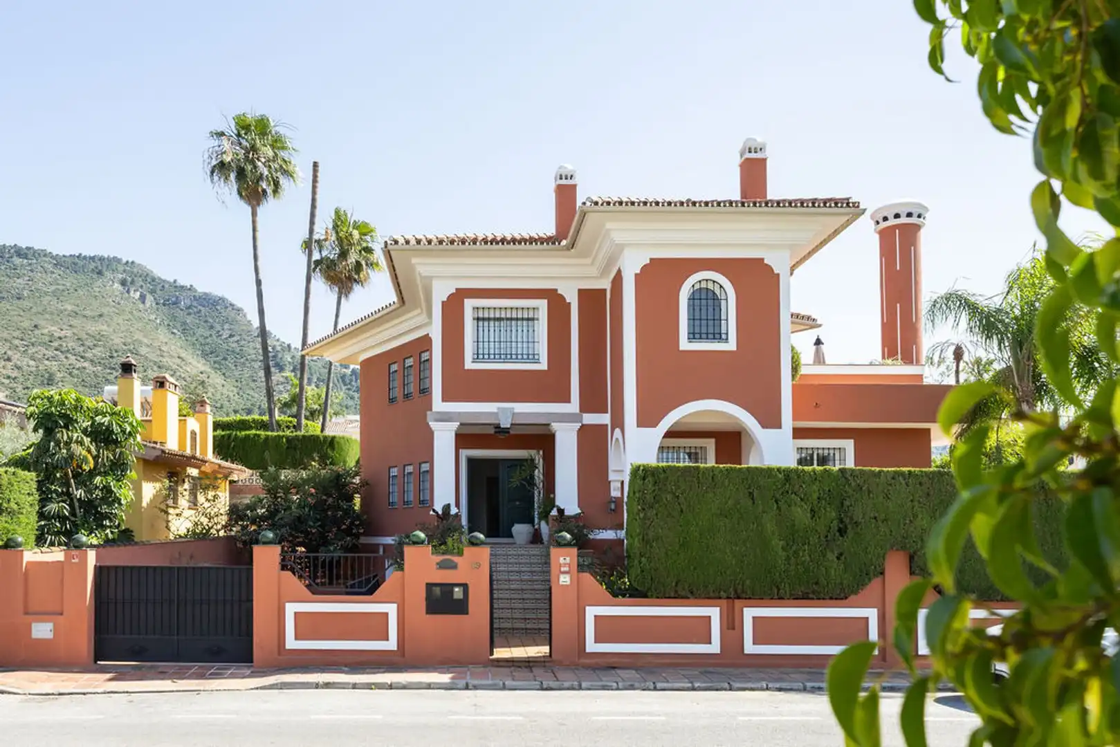 Vista exterior de Casa o xalet en venda en Alhaurín de la Torre amb Terrassa