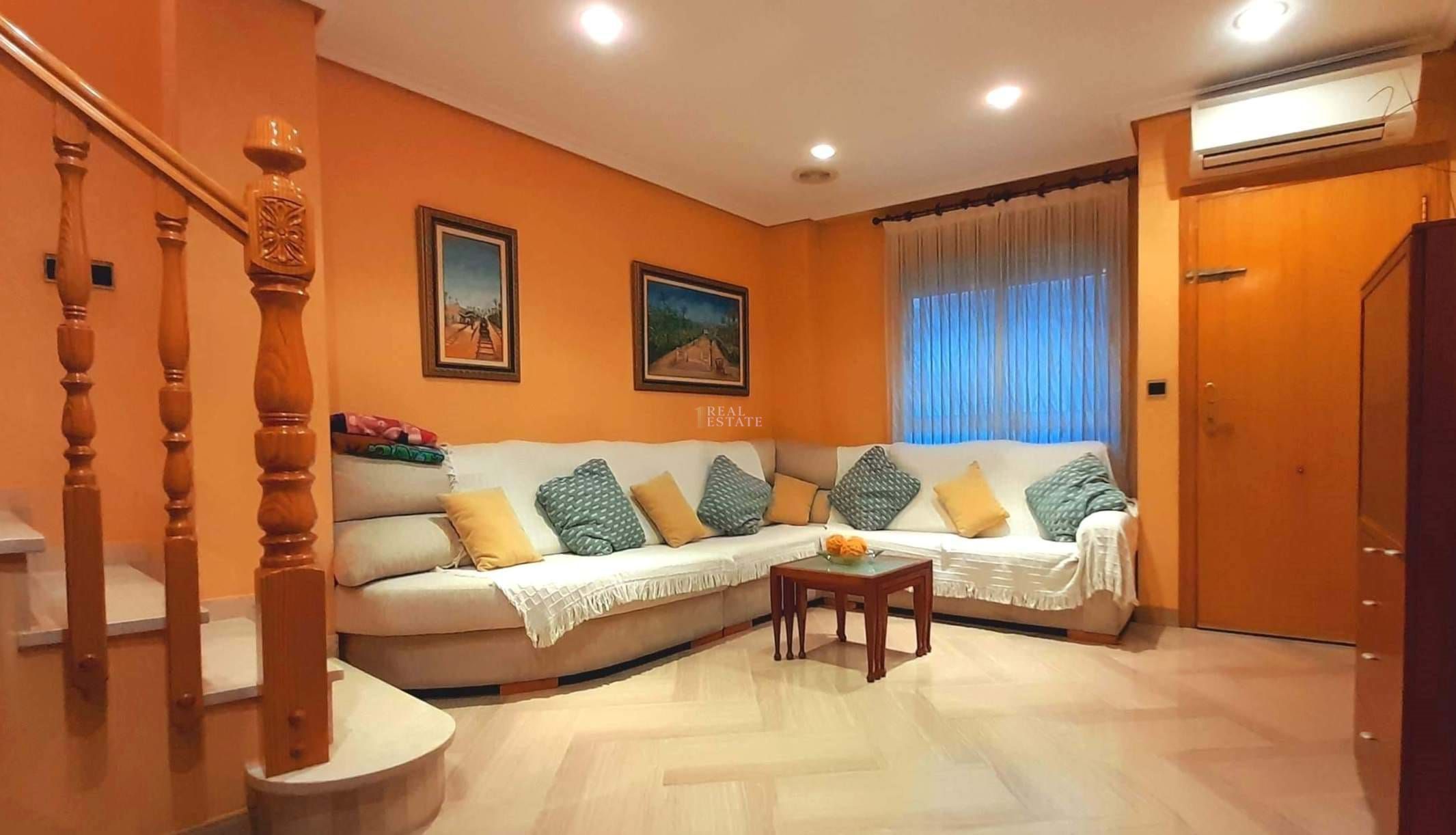 Living room of Duplex for sale in Elche / Elx  with Air Conditioner, Heating and Storage room