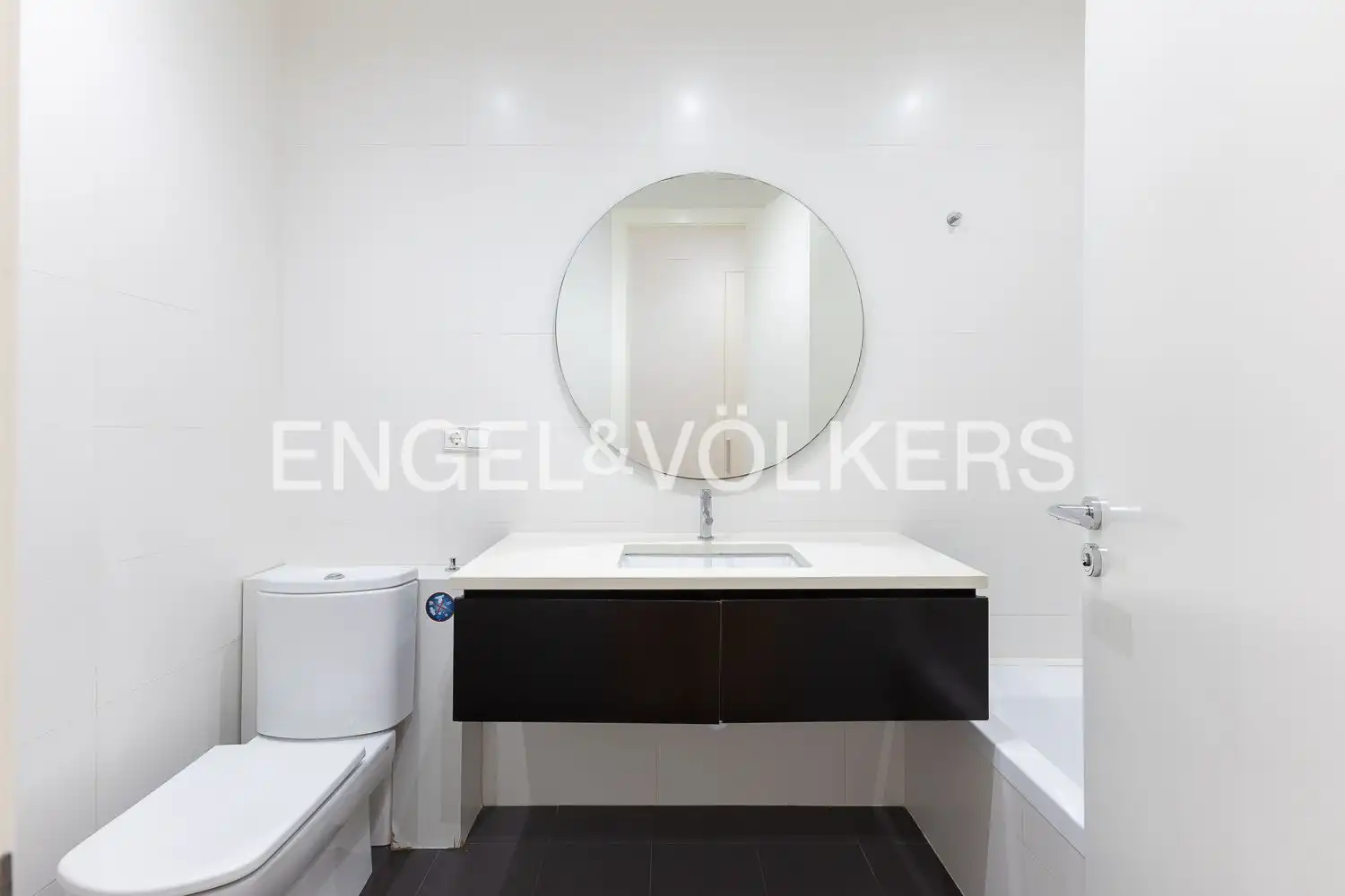 Bathroom of Flat for rent in Valencia  with Air Conditioner, Heating and Parquet flooring