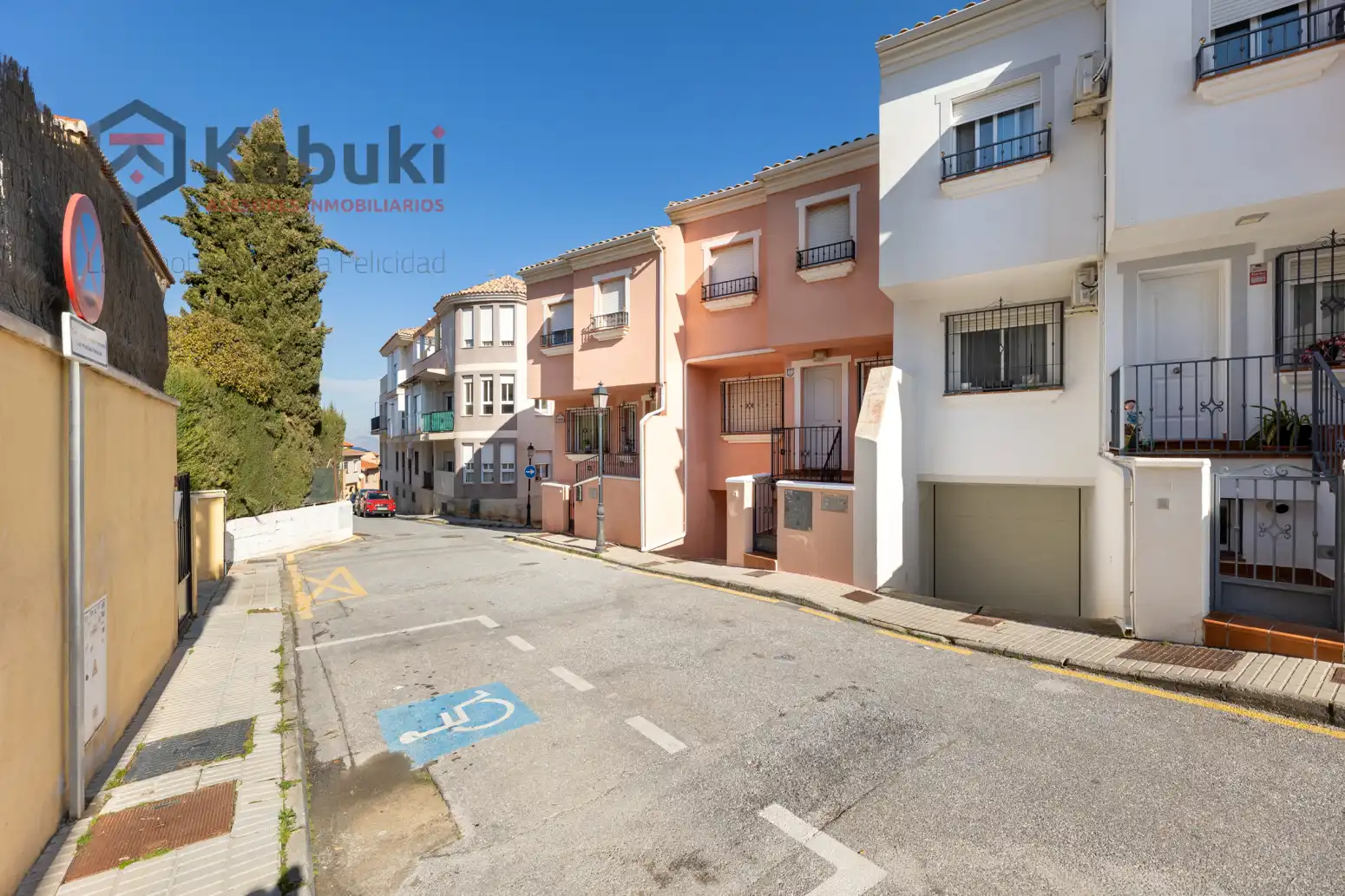 Vista exterior de Casa adosada en venda en Las Gabias amb Calefacció