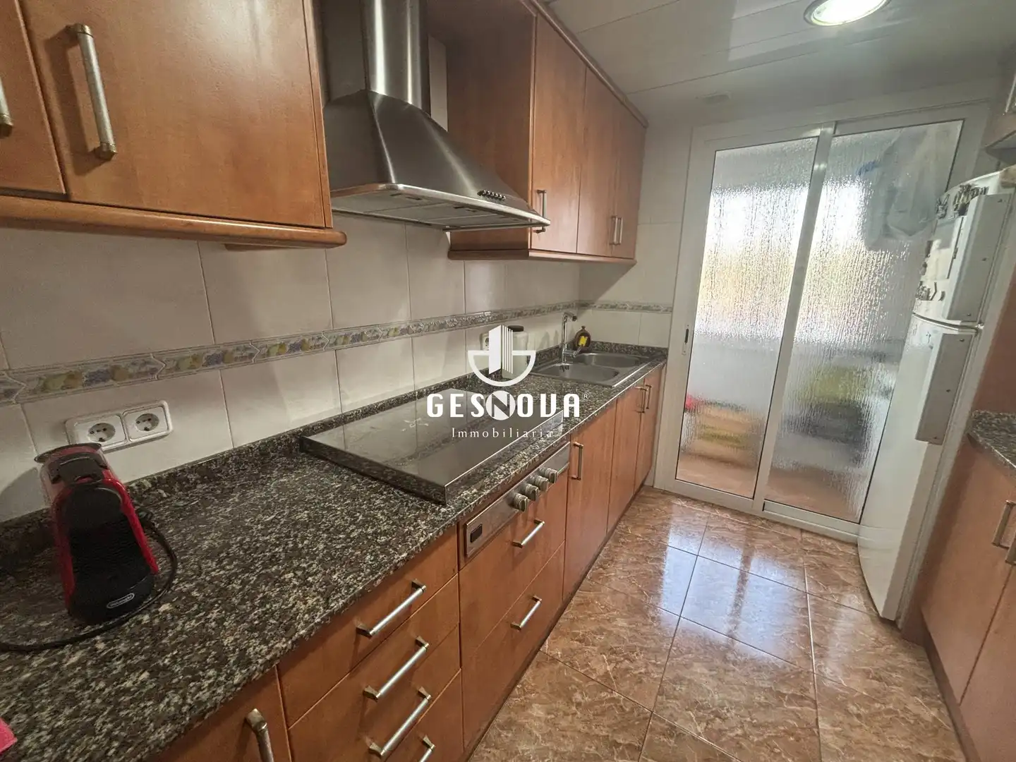 Küche von Wohnung zum Verkauf in L'Hospitalet de Llobregat mit Klimaanlage und Heizung