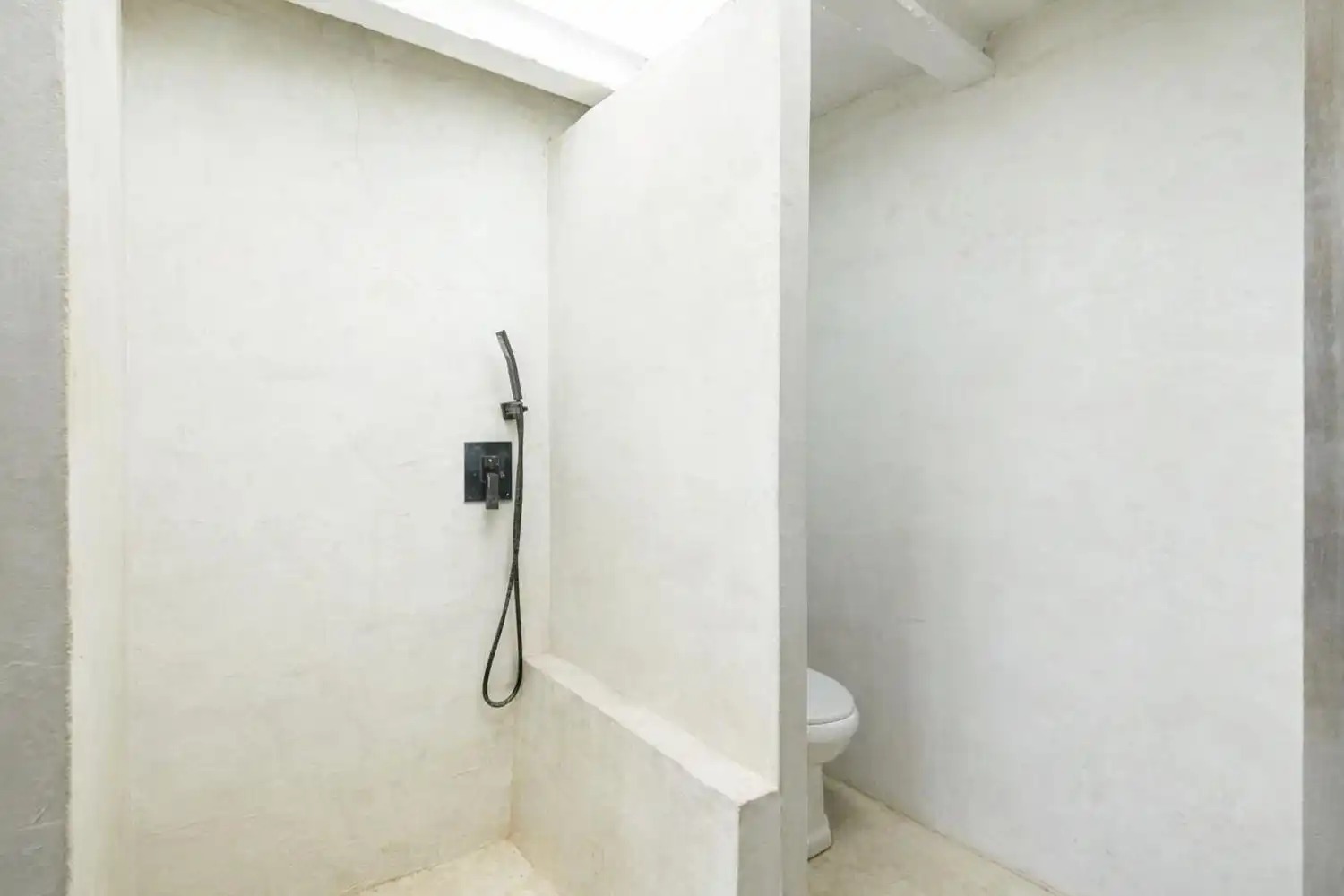 Bany de Casa adosada en venda en Alicante / Alacant amb Aire condicionat, Jardí privat i Terrassa