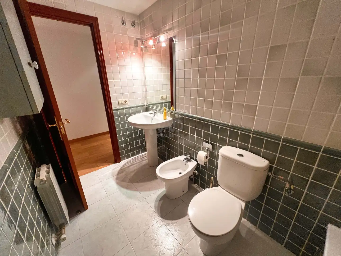 Bathroom of Flat for sale in Figueres  with Air Conditioner, Heating and Terrace