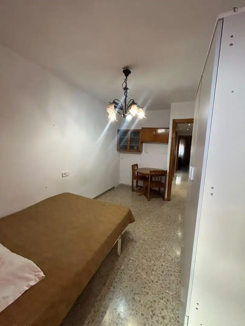 Dormitori de Apartament per a compartir en Mislata amb Moblat, Forn i Rentadora