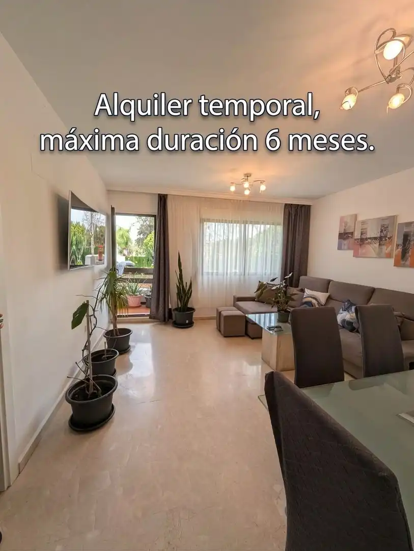 Apartamento con terraza en alquiler en Trajano 11