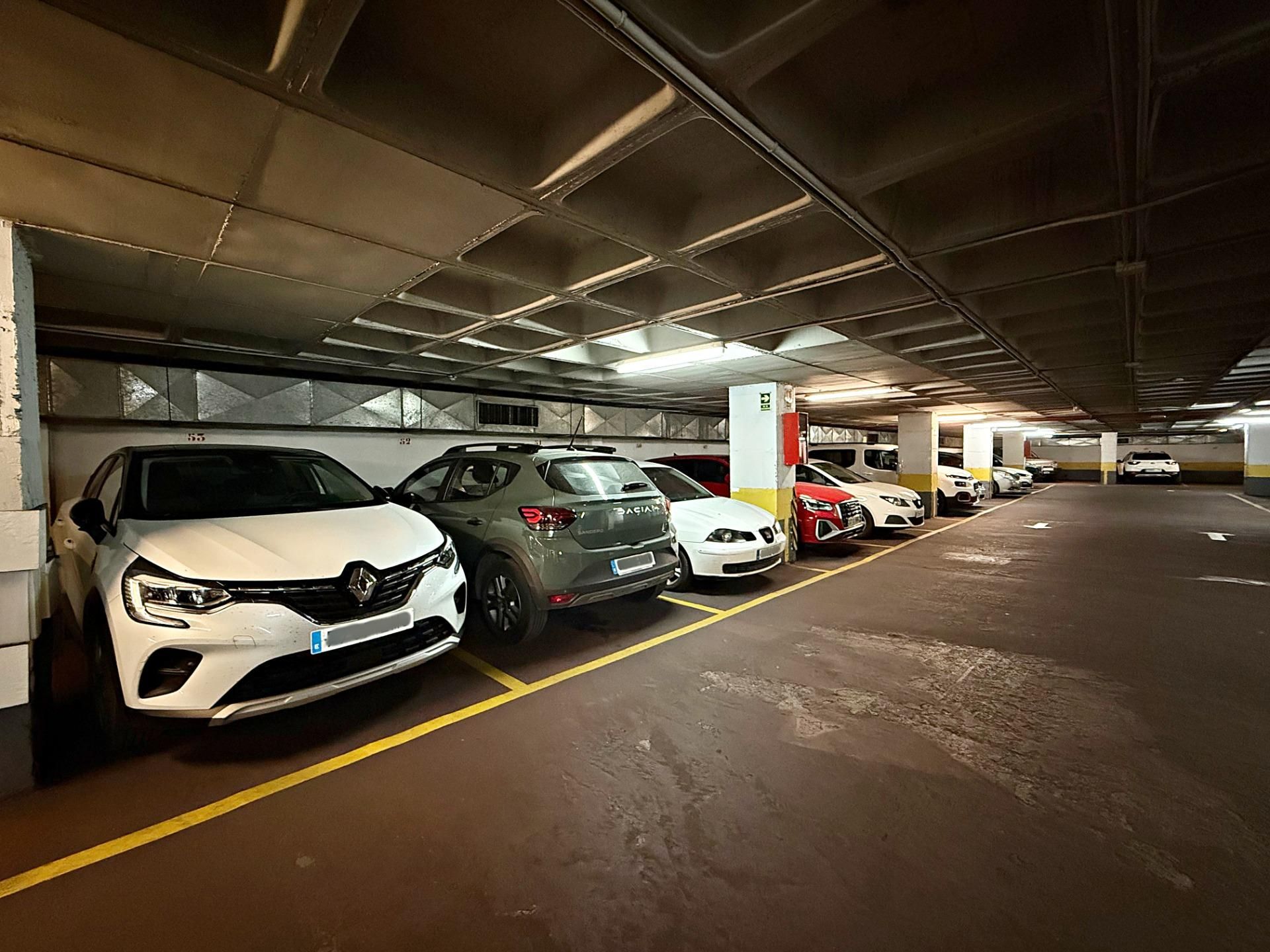 Aparcament de Garatge en venda en  Sevilla Capital