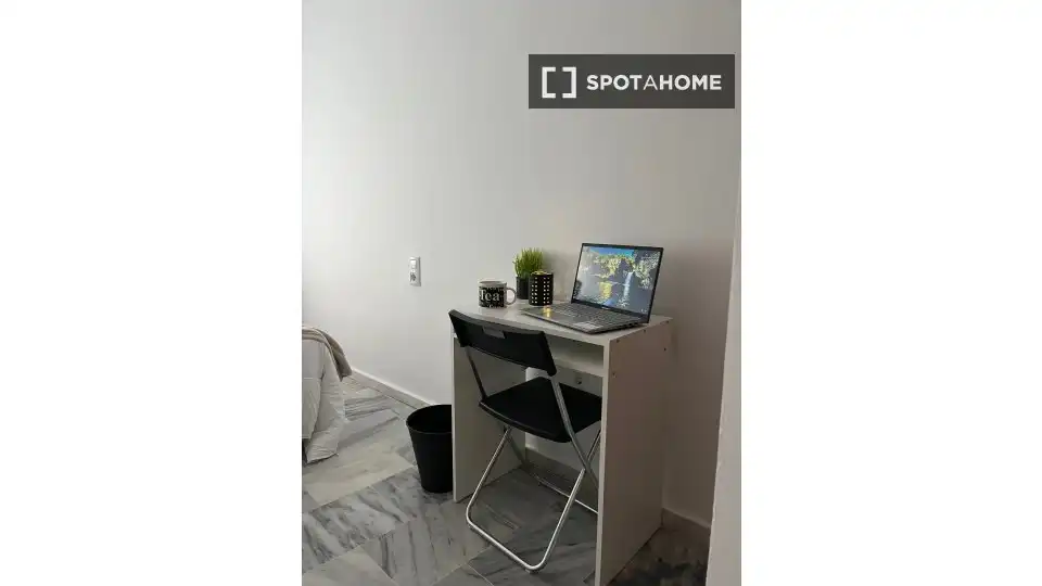 Bedroom of Flat for share in Sevilla  with Air Conditioner, Terrace and Furnished