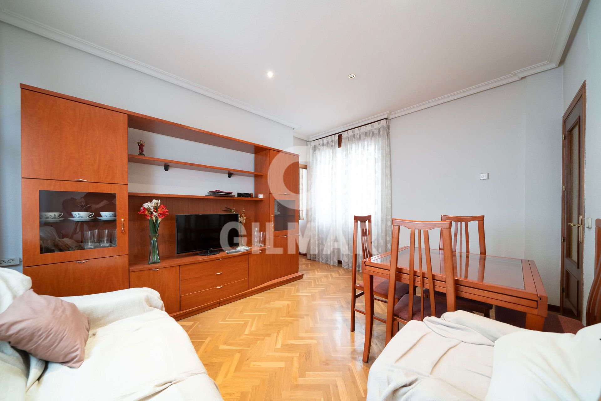Living room of Flat for sale in  Madrid Capital  with Air Conditioner, Heating and Furnished