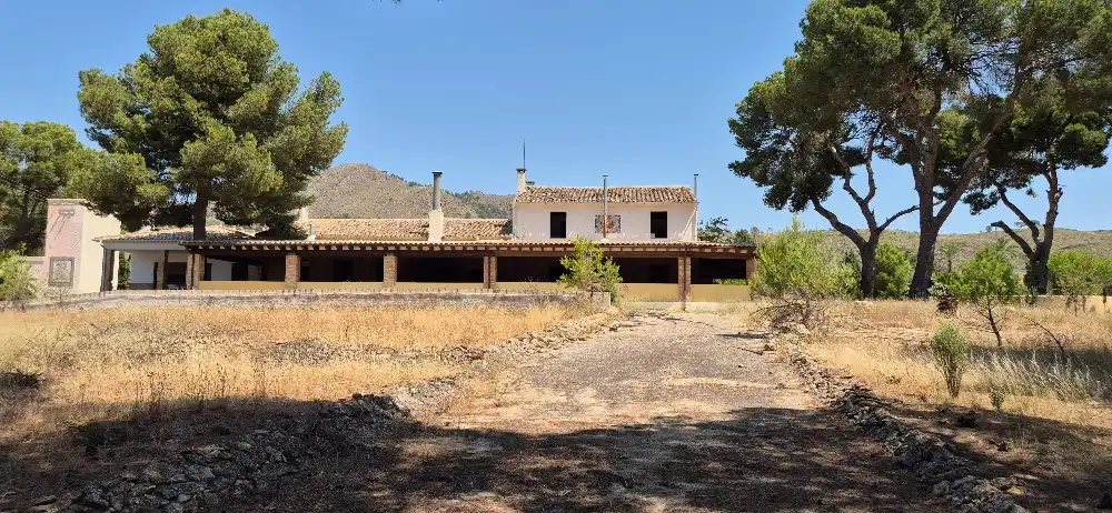Vista exterior de Terreno en venta en Hellín