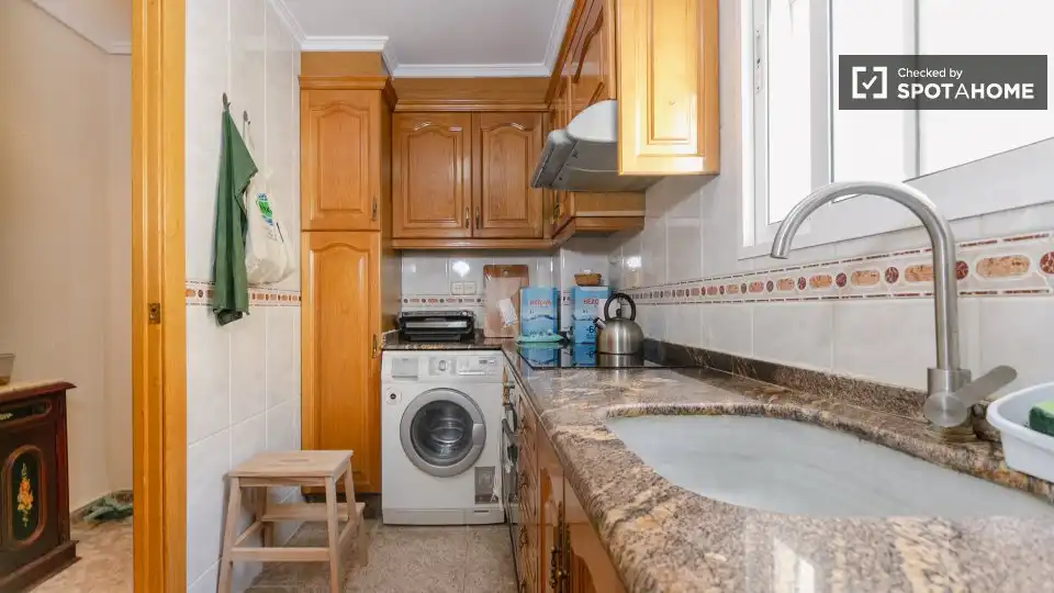 Cocina de Piso de alquiler en Valencia con Aire acondicionado, Calefacción y Amueblado