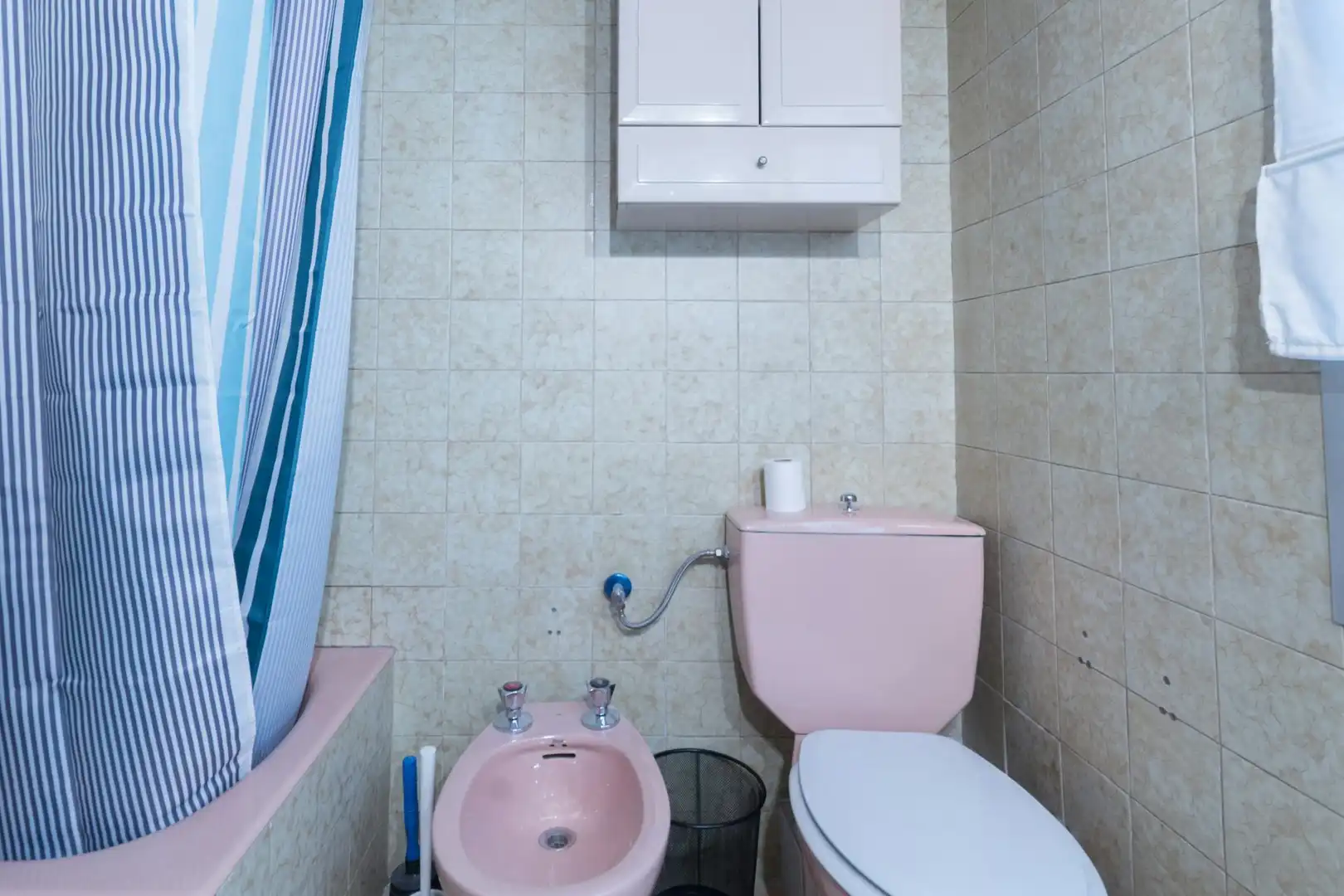 Baño de Piso de alquiler en Madrid con Calefacción, Amueblado y Lavadora