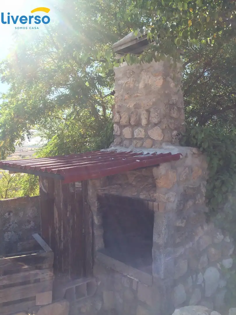 Jardí de Local en venda en Fuentespina amb Moblat