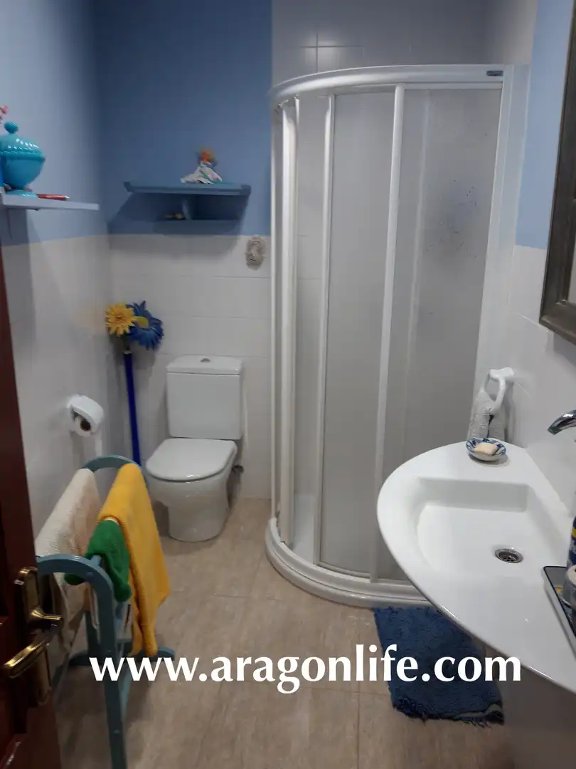Bathroom of Houses for sale in Maella  with Furnished, Oven and Washing machine