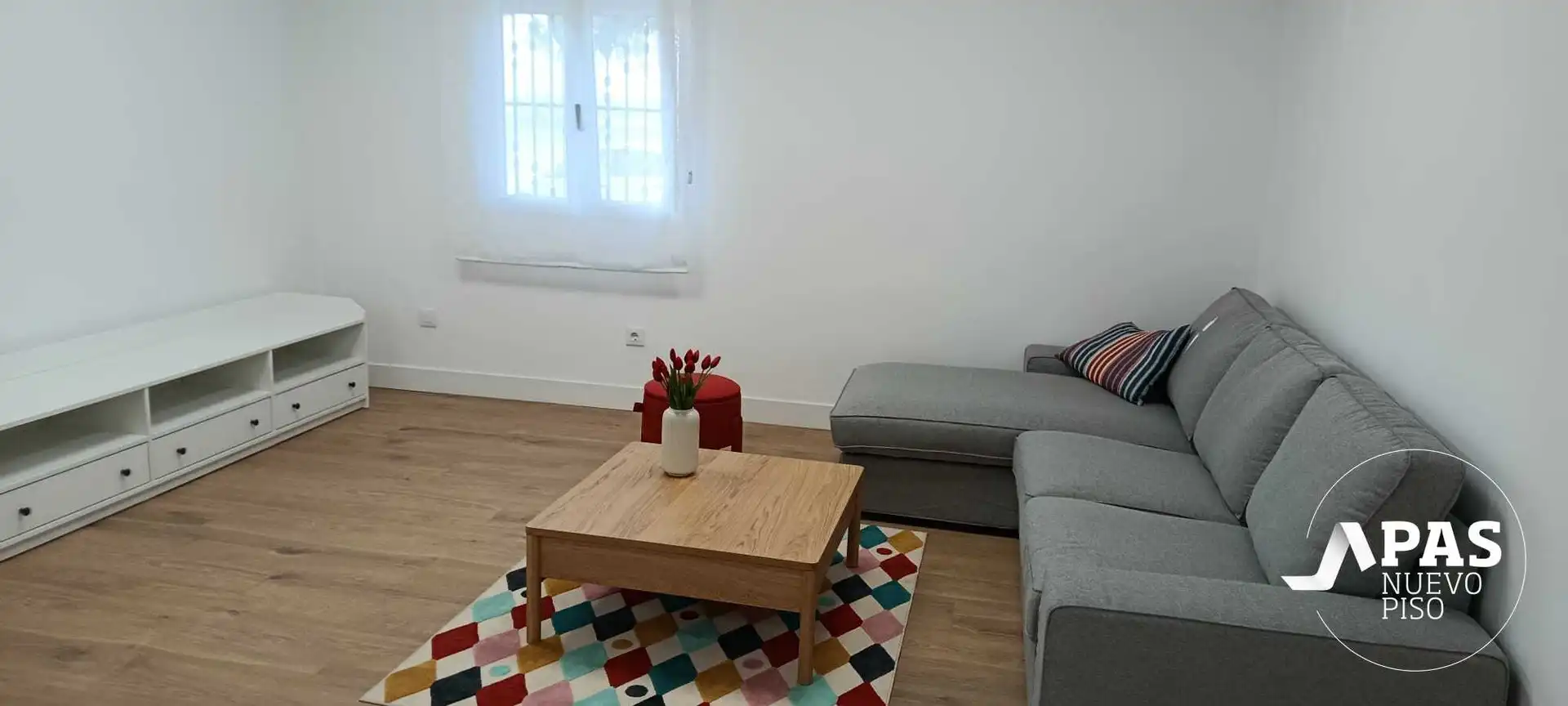 Wohnzimmer von Wohnung zur Miete in Santander mit Heizung, Ofen und Waschmaschine