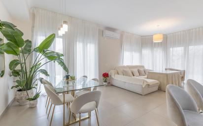 Living room of Flat for sale in  Granada Capital  with Heating, Terrace and Balcony