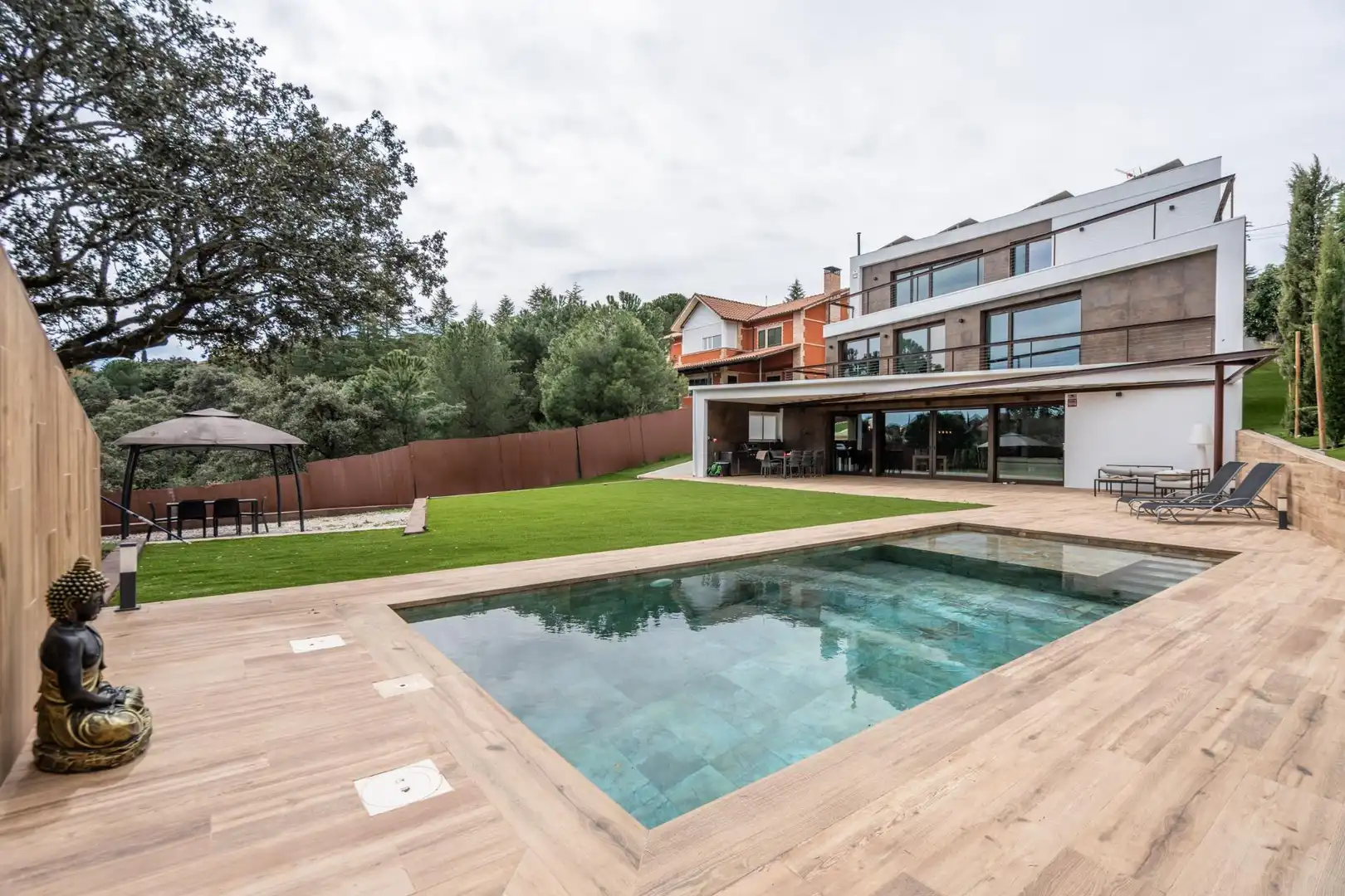 Piscina de Casa o xalet en venda en Torrelodones amb Aire condicionat, Calefacció i Jardí privat