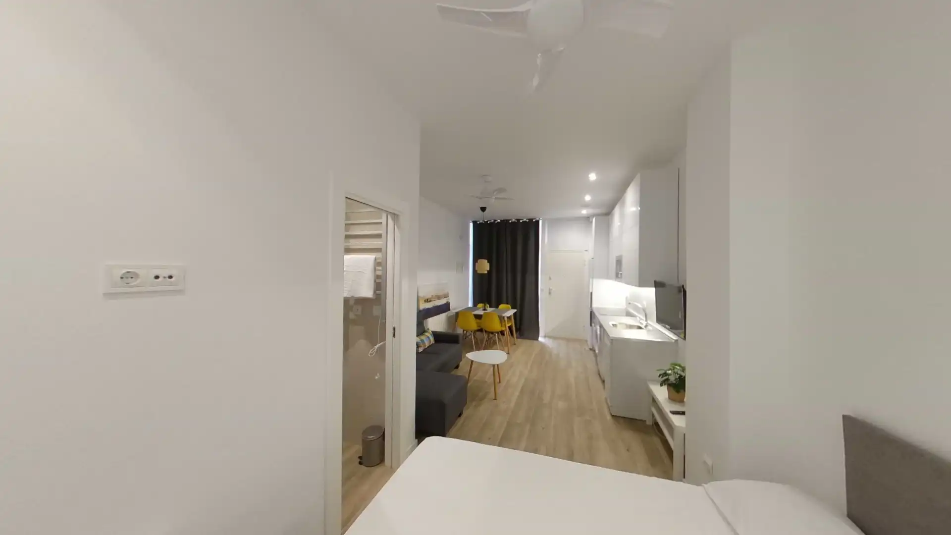 Habitación de Piso de alquiler en  Madrid Capital con Calefacción y Amueblado
