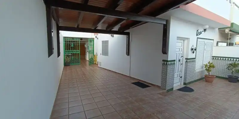 Casa adosada en venta en Telde con Terraza, Trastero y Amueblado