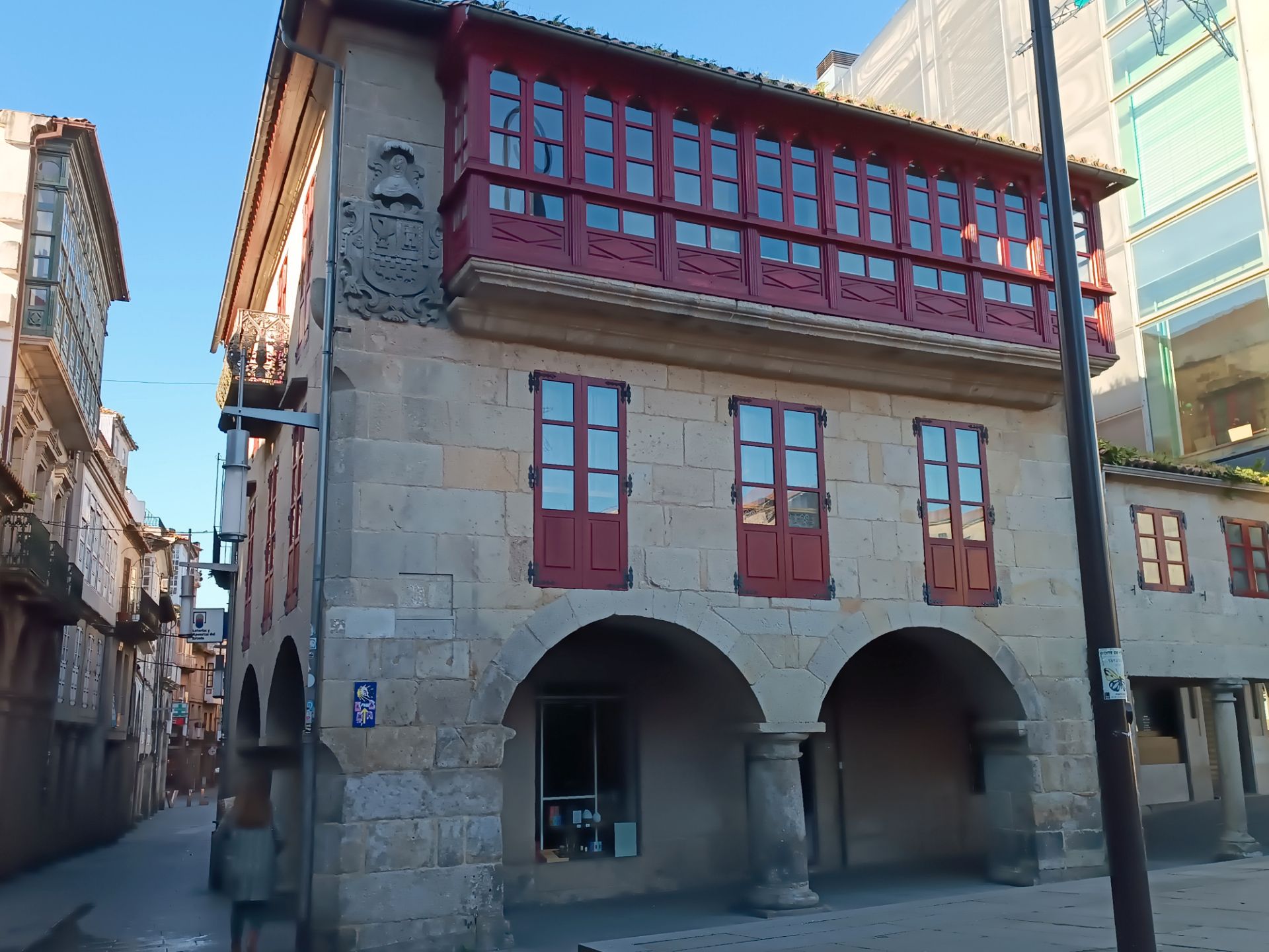 Vista exterior de Casa o xalet en venda en Pontevedra Capital  amb Forn, Rentadora i Microones
