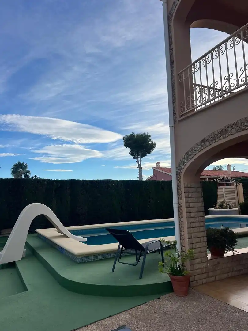 Vista exterior de Casa o xalet en venda en Benidorm amb Aire condicionat, Terrassa i Traster