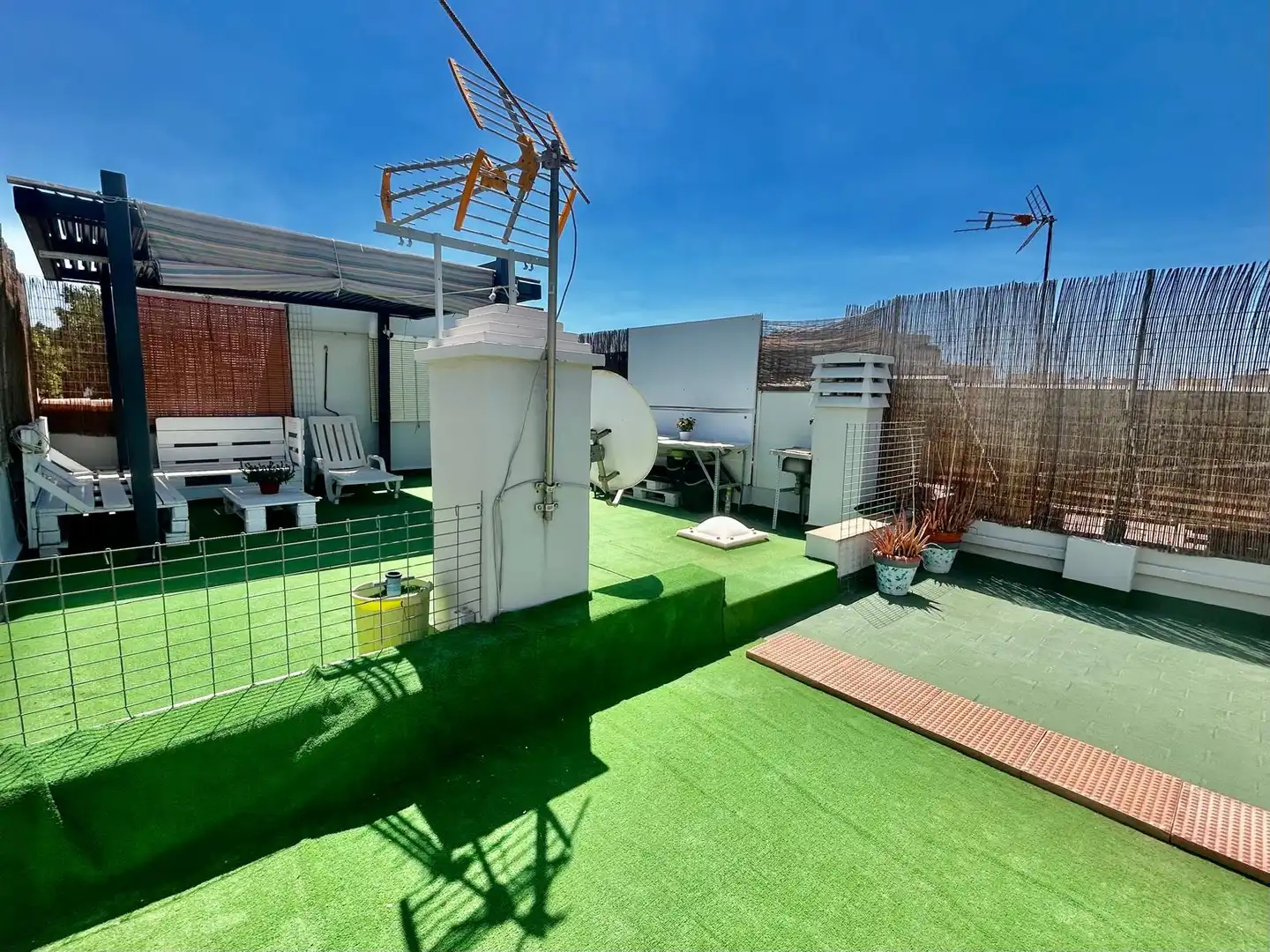 Terraza de Casa adosada en venta en Roquetas de Mar con Aire acondicionado, Calefacción y Jardín privado