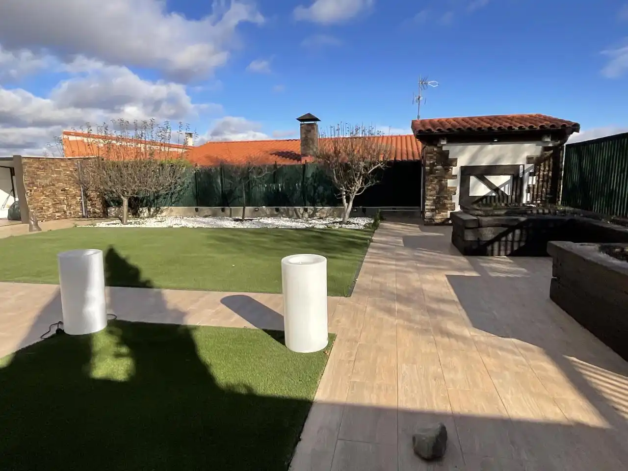 Terrassa de Casa adosada en venda en Cirueña amb Calefacció, Jardí privat i Parquet