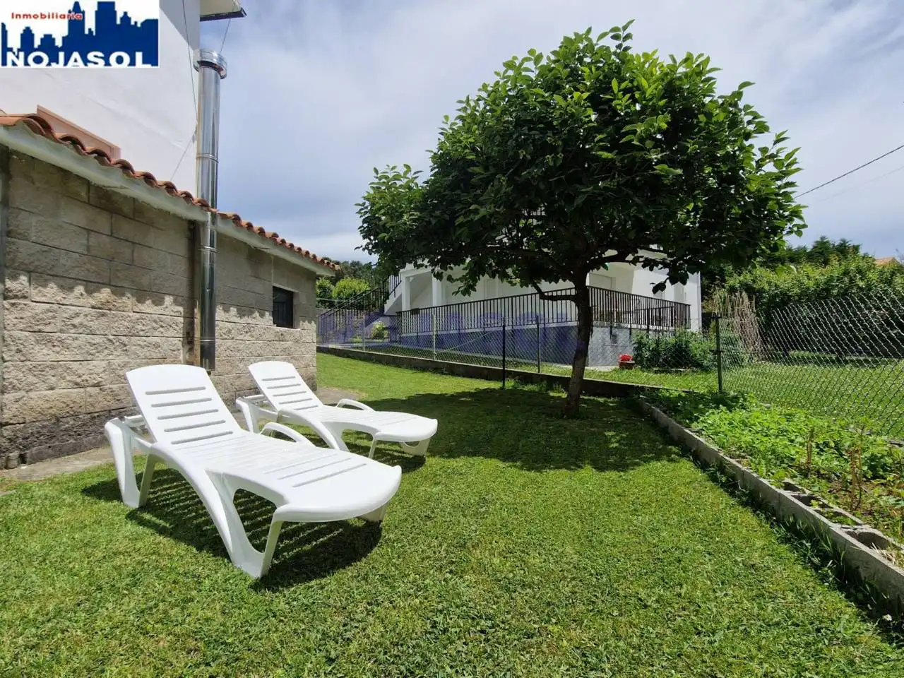 Garten von Einfamilien-Reihenhaus zur Miete in Noja mit Heizung, Privatgarten und Terrasse