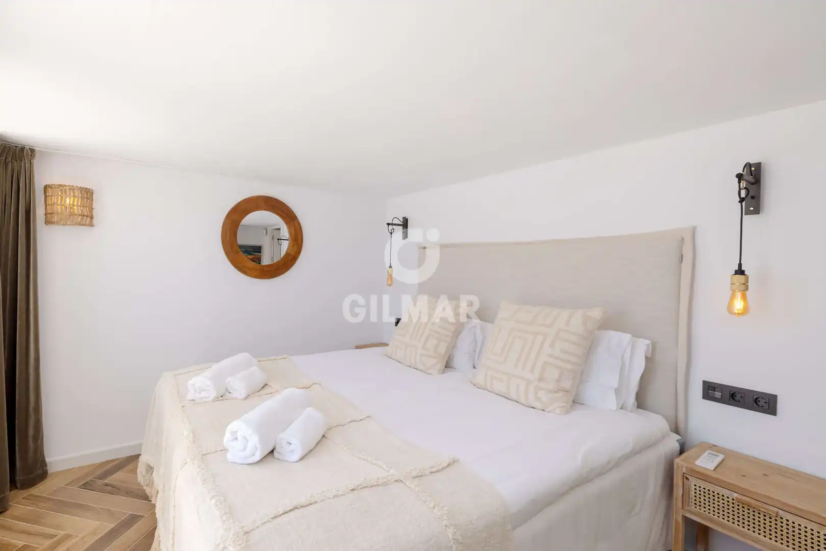 Dormitori de Casa adosada en venda en Estepona amb Jardí privat