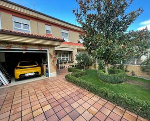 Exterior view of Single-family semi-detached for sale in Villaquilambre  with Terrace