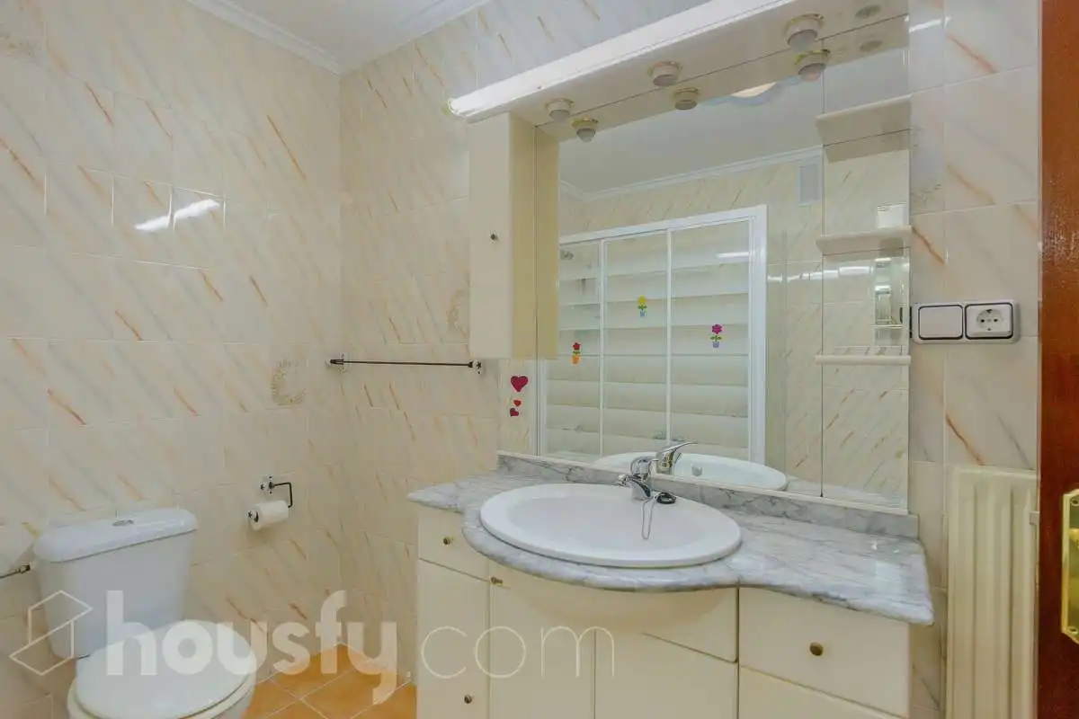 Flat for sale in Calle Mieres, Sama