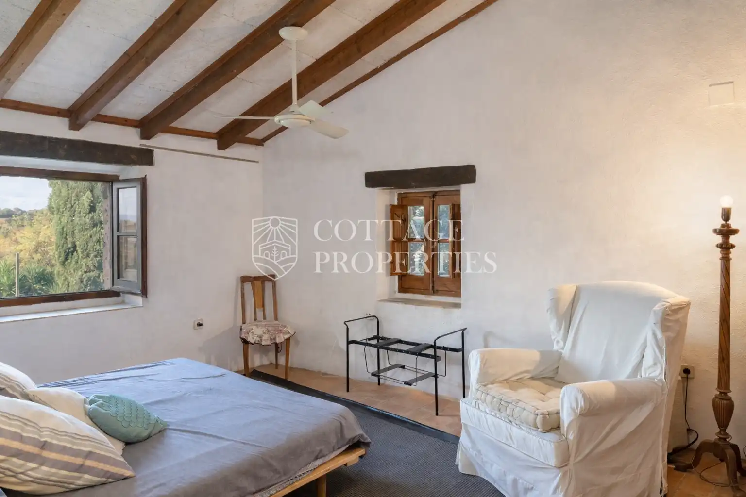 Dormitori de Finca rústica en venda en Bàscara amb Aire condicionat, Calefacció i Terrassa