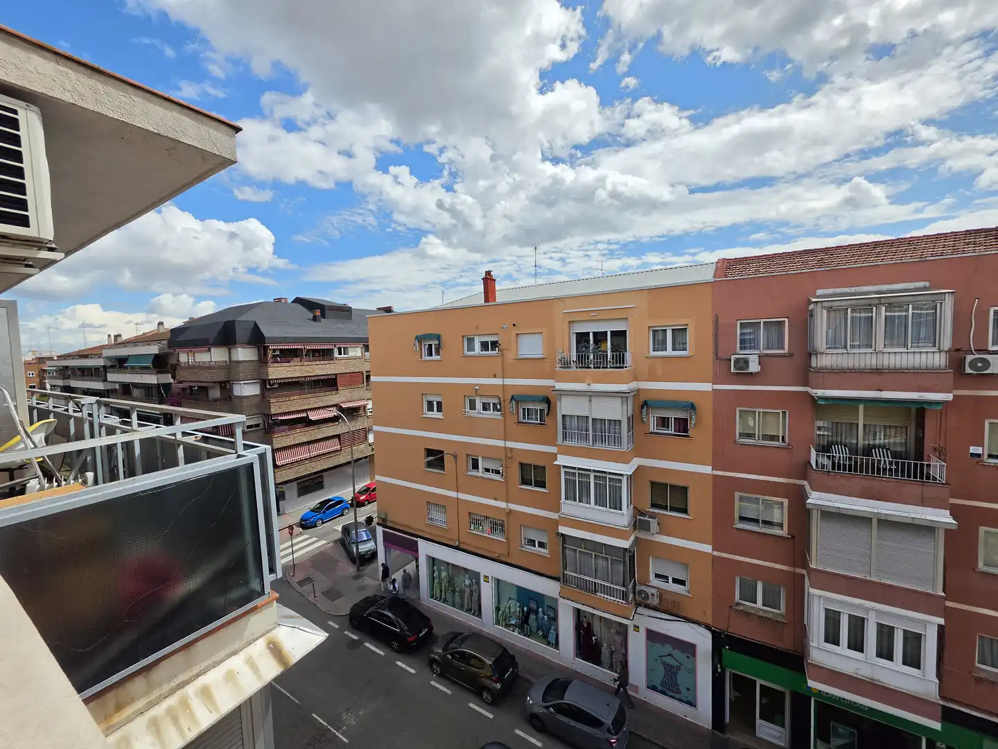 Vista exterior de Pis en venda en Madrid amb Calefacció i Terrassa