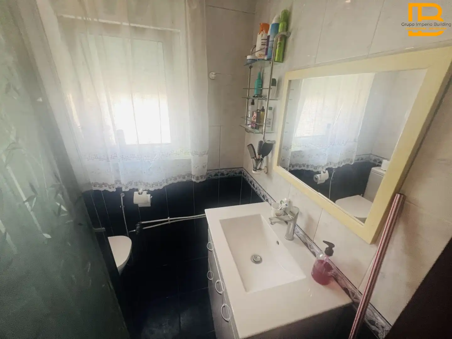 Baño de Piso en venta en Colindres con Calefacción, Terraza y Amueblado