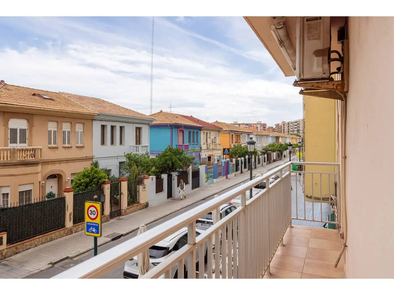 Exterior view of Flat for sale in Valencia  with Air Conditioner and Balcony