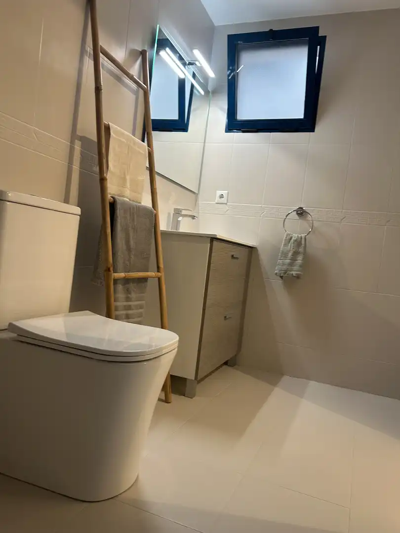 Bany de Pis de lloguer en Oliva
