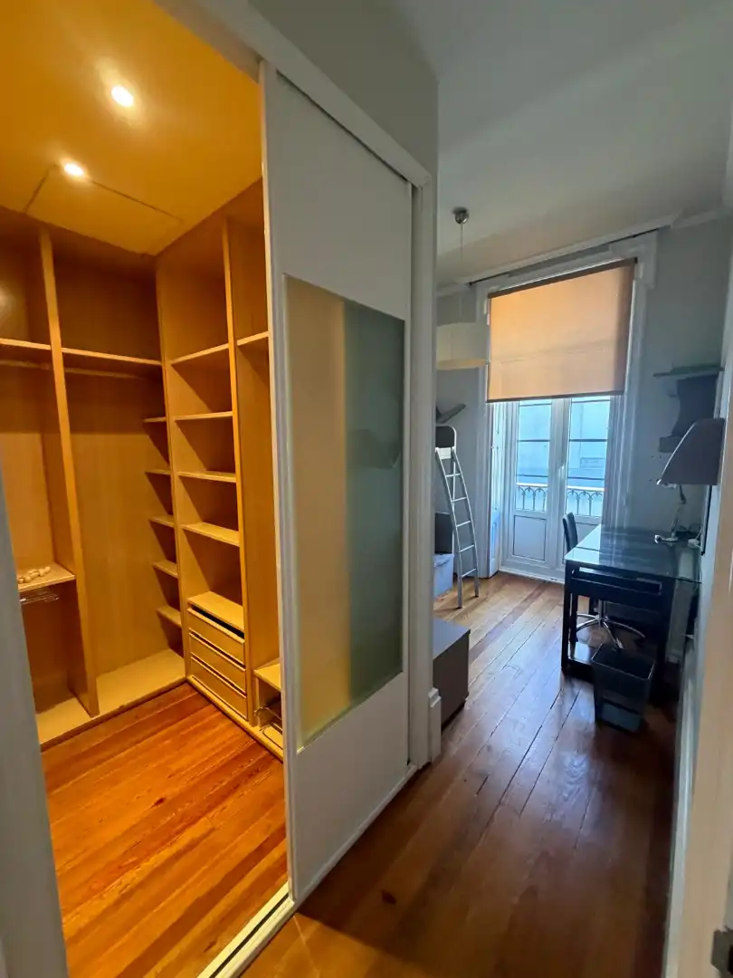Schlafzimmer von Wohnung zur Miete in Vigo  mit Heizung, Parkett und Möbliert
