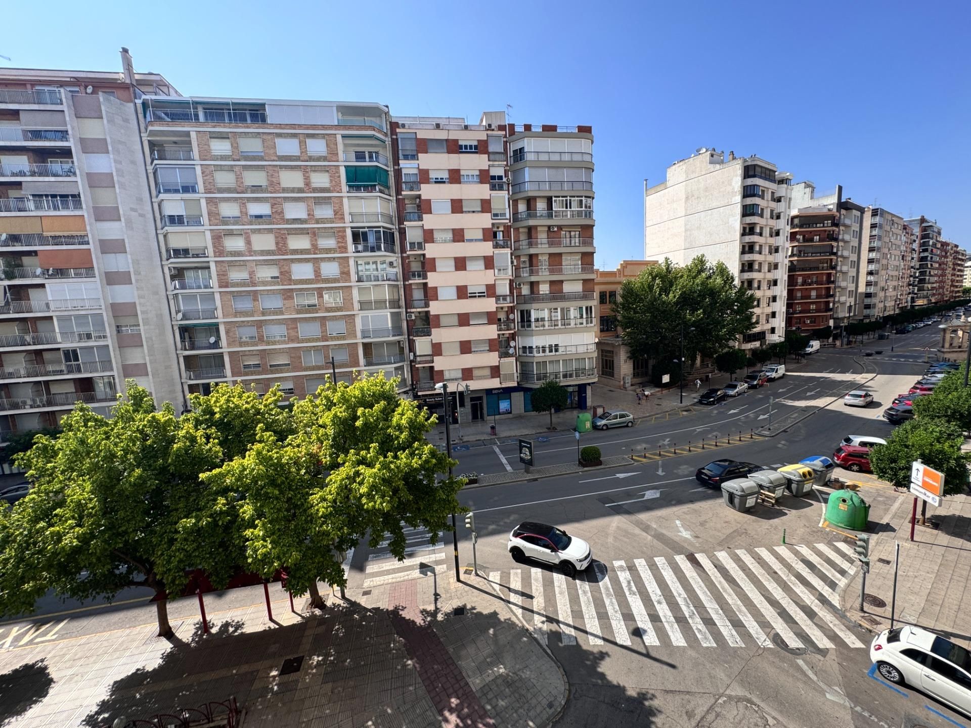 Vista exterior de Pis en venda en Alzira amb Parquet i Balcó