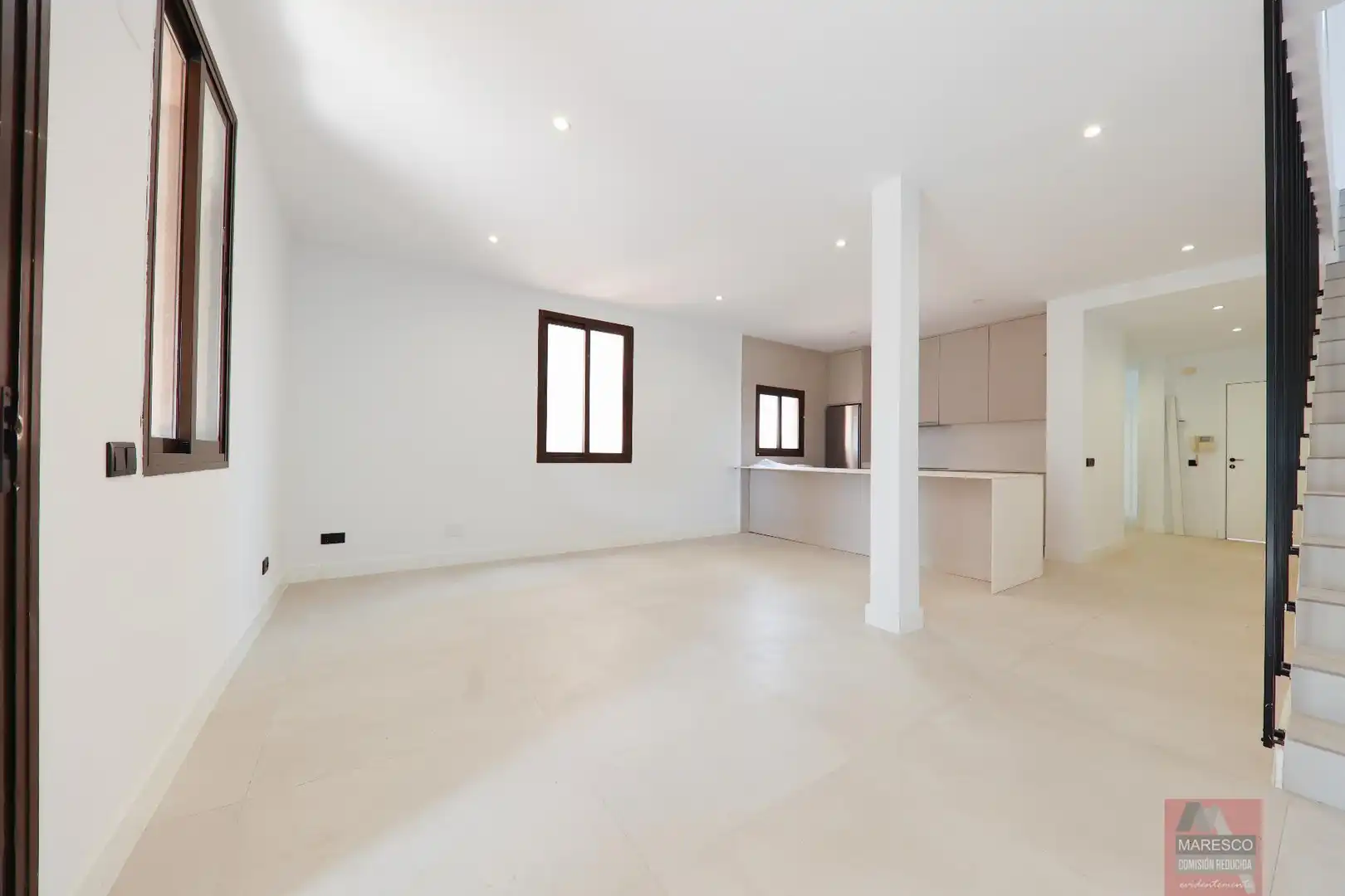 Sala d'estar de Àtic en venda en Estepona amb Terrassa, Balcó i Piscina comunitària