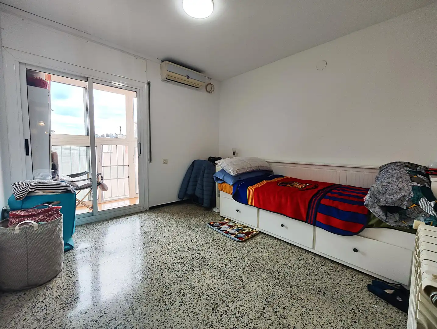 Dormitori de Pis en venda en Terrassa amb Aire condicionat, Calefacció i Balcó